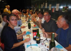 17. Repas du soir, toujours convivial, avec